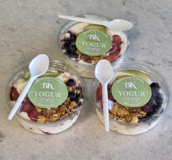 Yogurt Griego Granola y Frutas